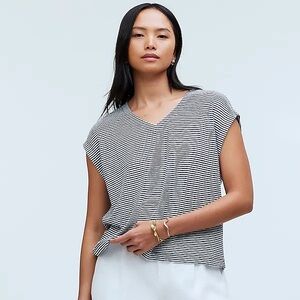Madewell Relaxed V-Neck in size large